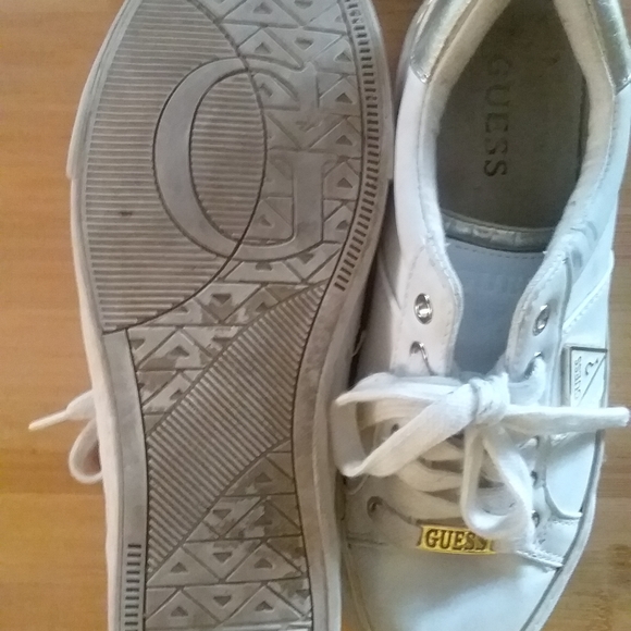 White and gold guess running shoes - Picture 3 of 8